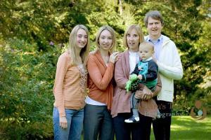 family photos outdoor Montclair NJ Outdoor family portraits in Montclair NJ Vanvleck House
