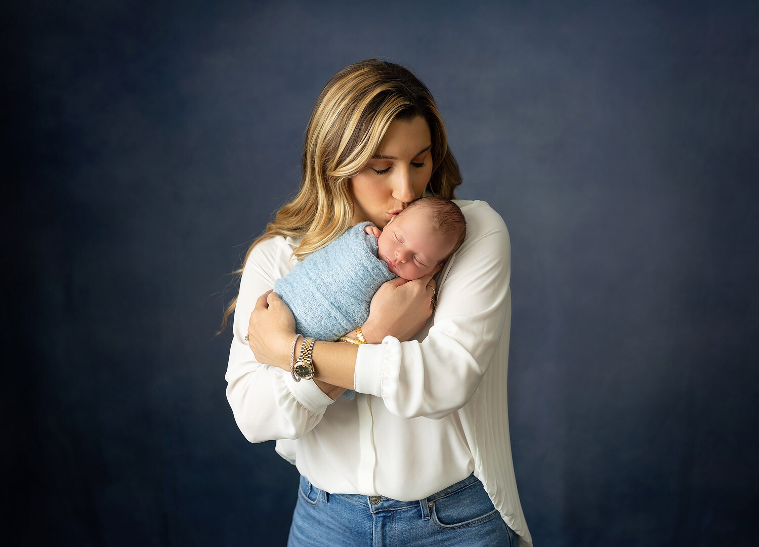 mom and newborn photography