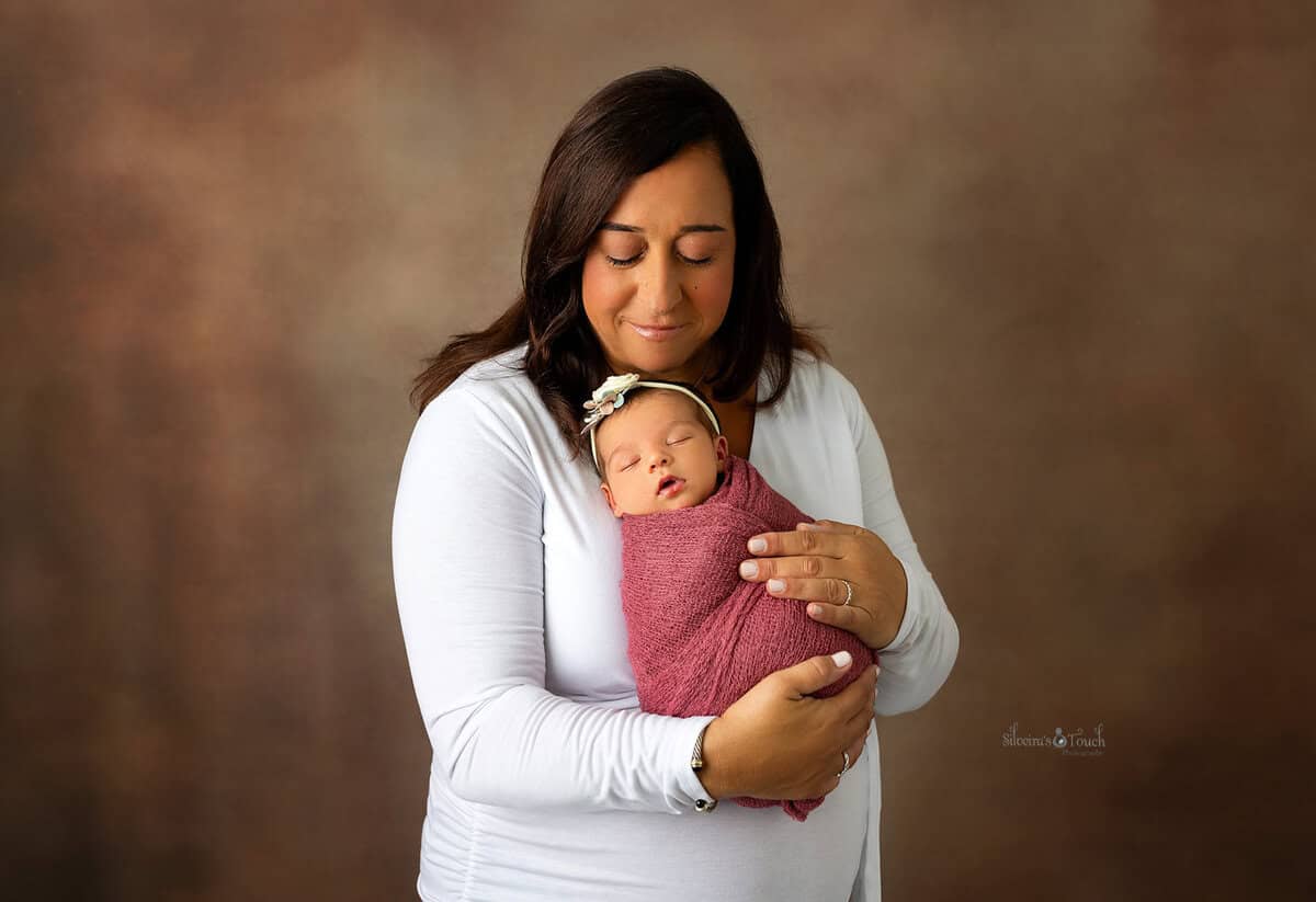 mom newborn portrait