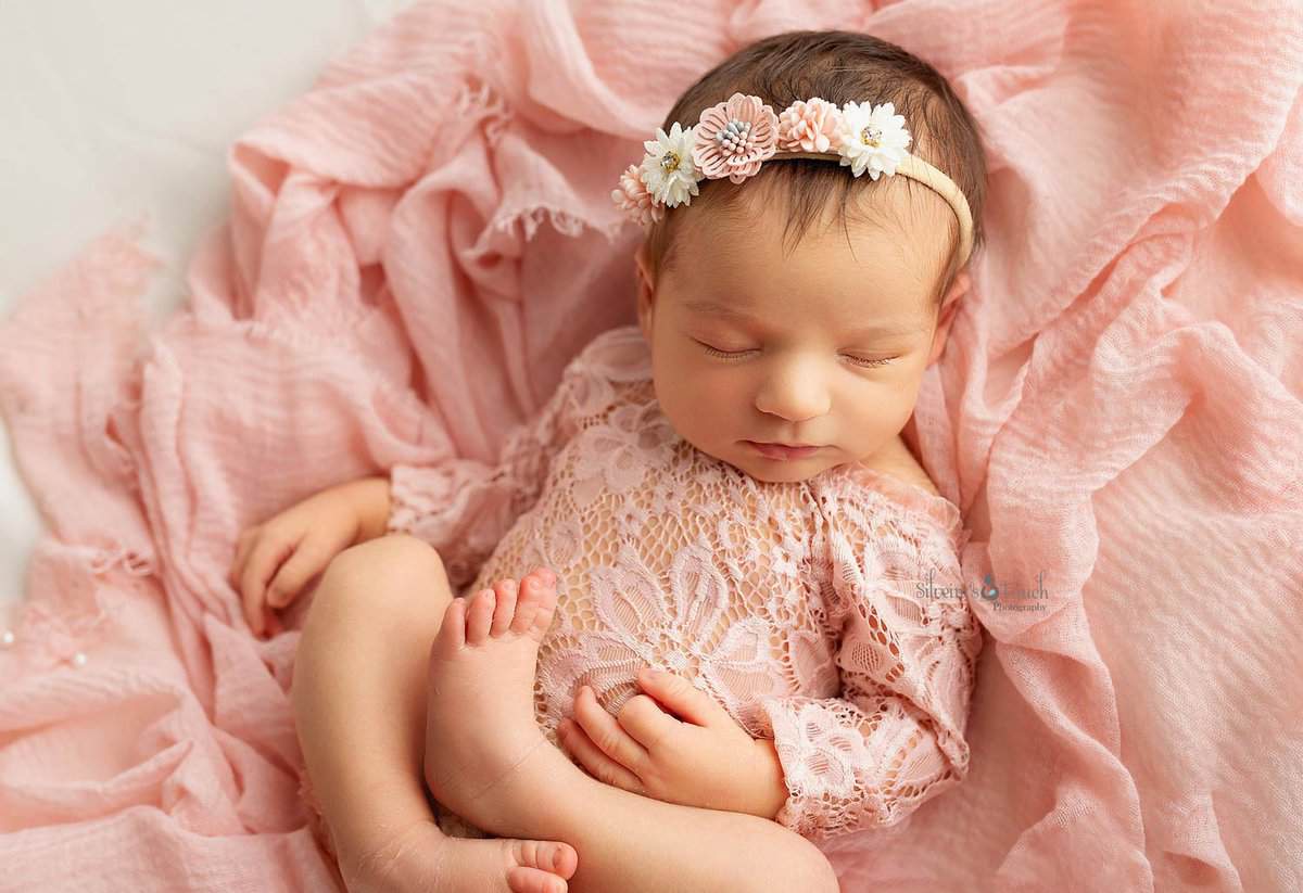pretty newborn baby photoshoot